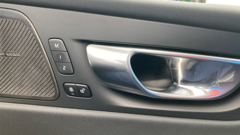 Volvo XC60 2.0 B4D Plus Dark 5dr AWD Geartronic Diesel Estate